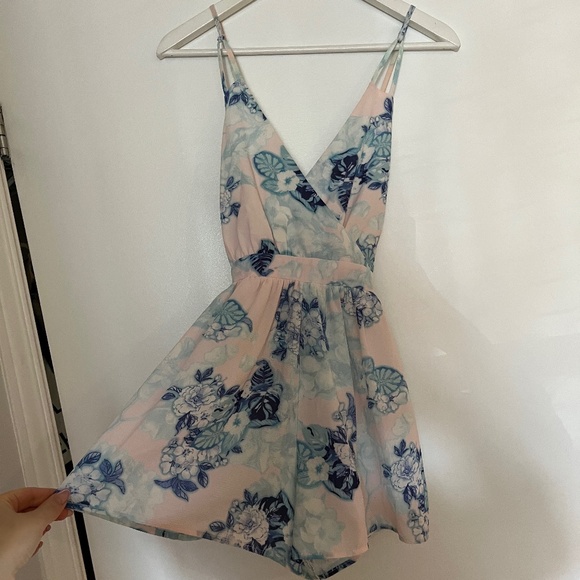 Floral short jumpsuit/romper - Picture 1 of 2